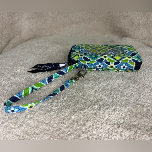 Vera Bradley Daisy Daisy Print Wristlet Wallet Retired Pattern EUC - Picture 5 of 6